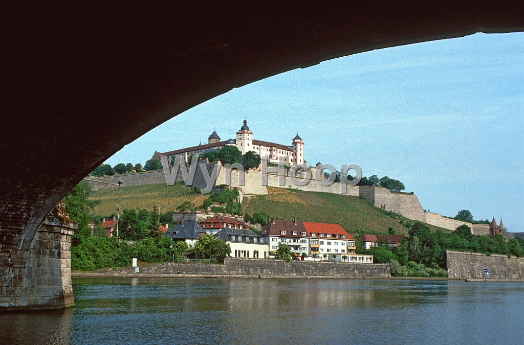 Main Wuerzburg Festung Marienberg_2.jpg - Würzburg, Festung Marienberg